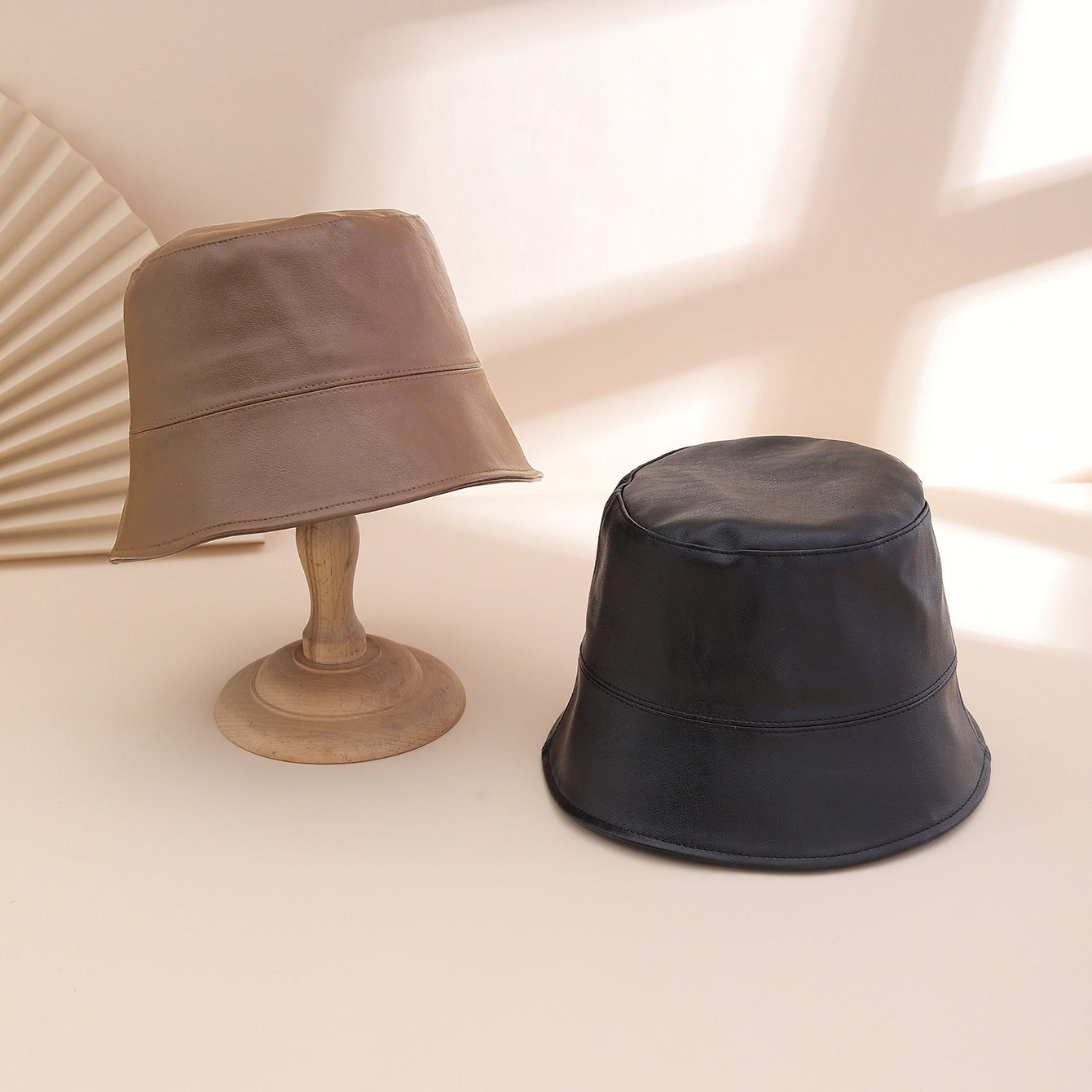 Retro Fashion Solid-color PU Fisherman Hat, Classic And Versatile, With A Flat Top. Suitable For Daily Commuting And Outdoor Wear.