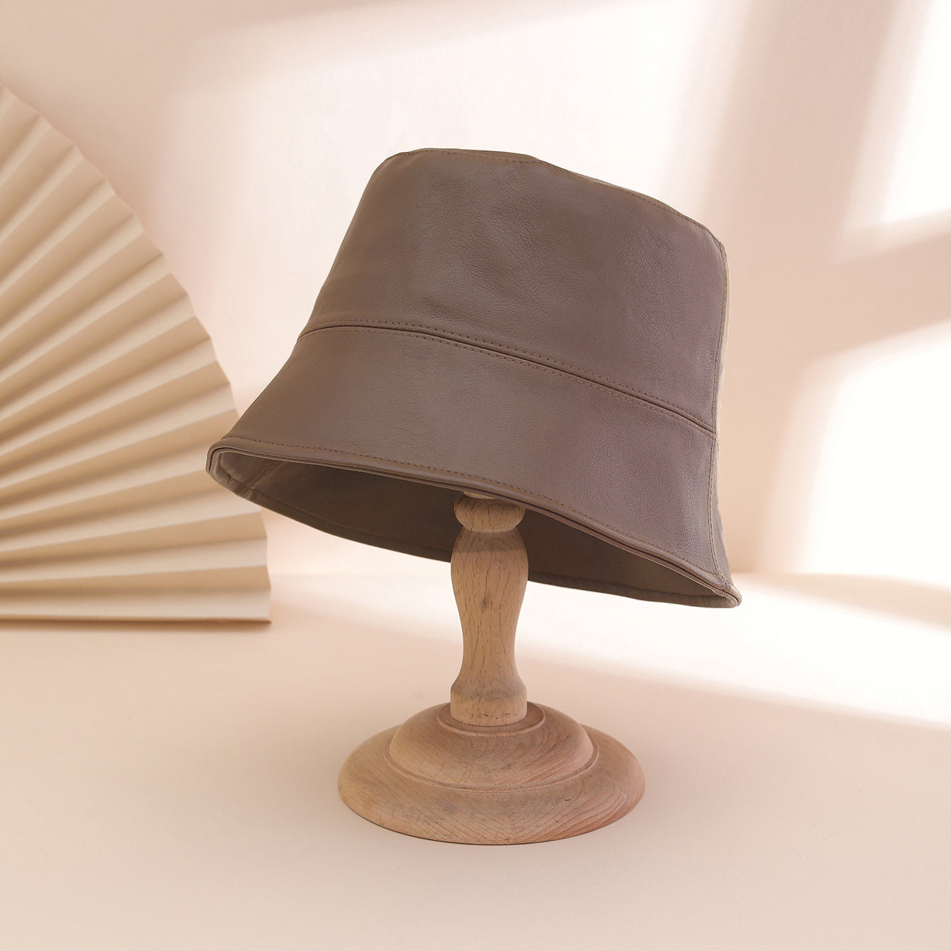 Retro Fashion Solid-color PU Fisherman Hat, Classic And Versatile, With A Flat Top. Suitable For Daily Commuting And Outdoor Wear.