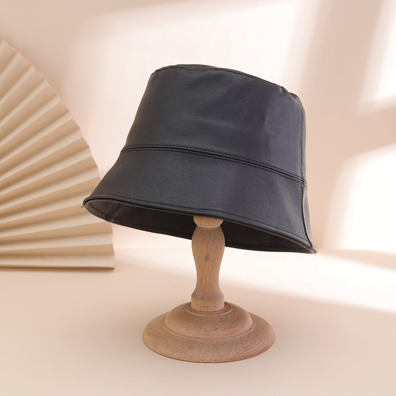 Retro Fashion Solid-color PU Fisherman Hat, Classic And Versatile, With A Flat Top. Suitable For Daily Commuting And Outdoor Wear.